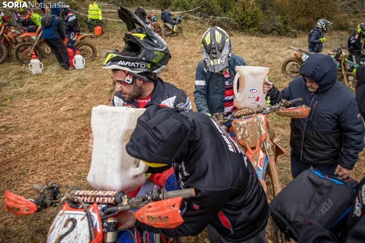 Fotos: Los mejores pilotos de Motocross de Castilla y Le&oacute;n demuestran sus habilidades en Tardelcuende