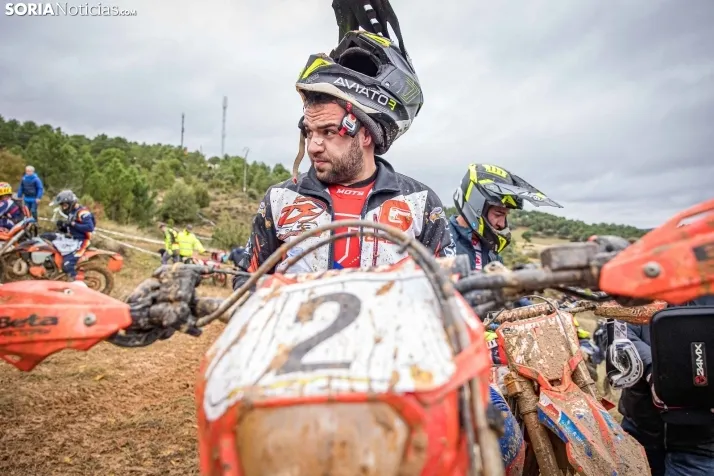 Fotos: Los mejores pilotos de Motocross de Castilla y Le&oacute;n demuestran sus habilidades en Tardelcuende
