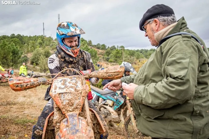Fotos: Los mejores pilotos de Motocross de Castilla y Le&oacute;n demuestran sus habilidades en Tardelcuende