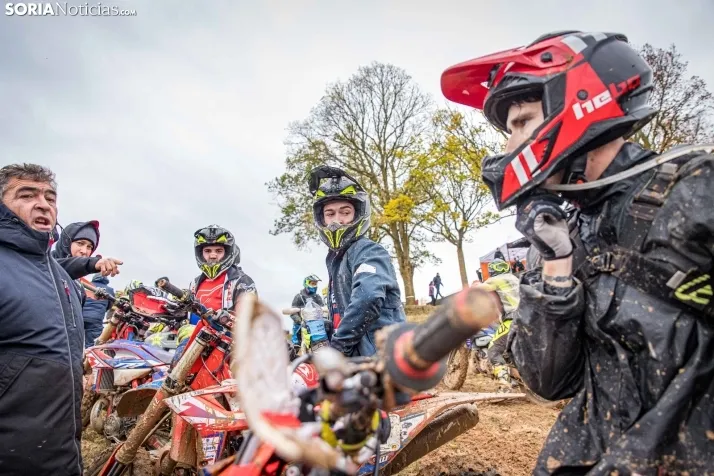 Fotos: Los mejores pilotos de Motocross de Castilla y Le&oacute;n demuestran sus habilidades en Tardelcuende