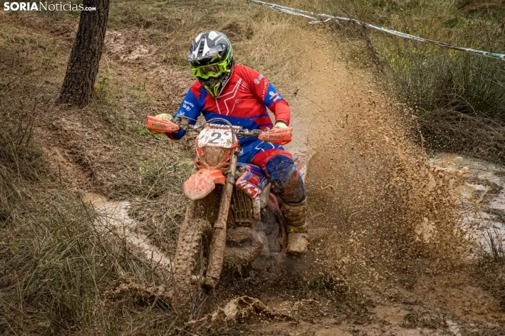 Fotos: Los mejores pilotos de Motocross de Castilla y Le&oacute;n demuestran sus habilidades en Tardelcuende