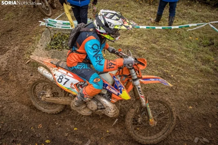 Fotos: Los mejores pilotos de Motocross de Castilla y Le&oacute;n demuestran sus habilidades en Tardelcuende