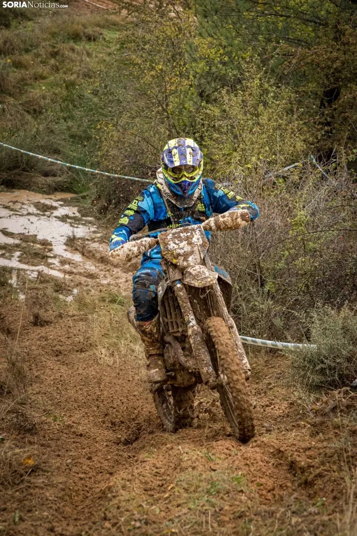 Fotos: Los mejores pilotos de Motocross de Castilla y Le&oacute;n demuestran sus habilidades en Tardelcuende