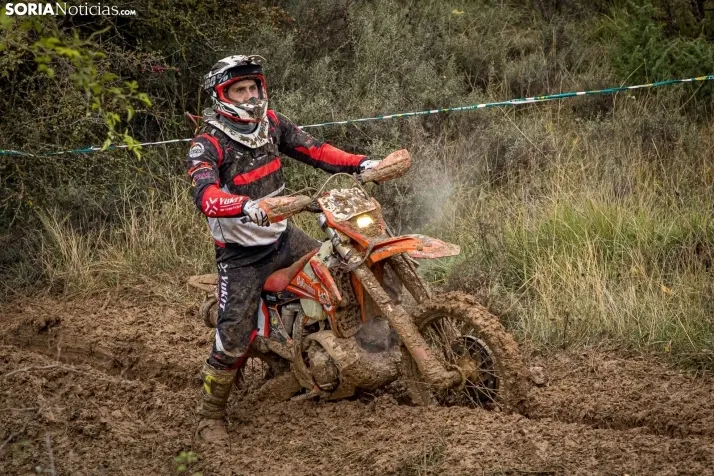 Fotos: Los mejores pilotos de Motocross de Castilla y Le&oacute;n demuestran sus habilidades en Tardelcuende