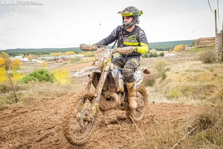 Fotos: Los mejores pilotos de Motocross de Castilla y Le&oacute;n demuestran sus habilidades en Tardelcuende