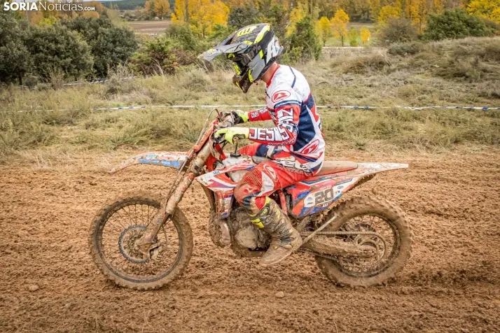 Fotos: Los mejores pilotos de Motocross de Castilla y Le&oacute;n demuestran sus habilidades en Tardelcuende