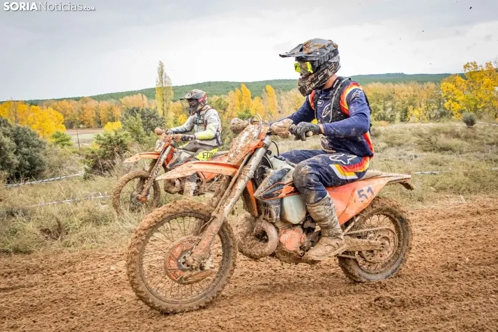 Fotos: Los mejores pilotos de Motocross de Castilla y Le&oacute;n demuestran sus habilidades en Tardelcuende