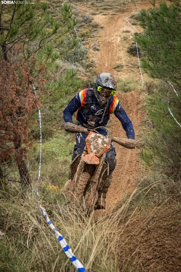 Fotos: Los mejores pilotos de Motocross de Castilla y Le&oacute;n demuestran sus habilidades en Tardelcuende