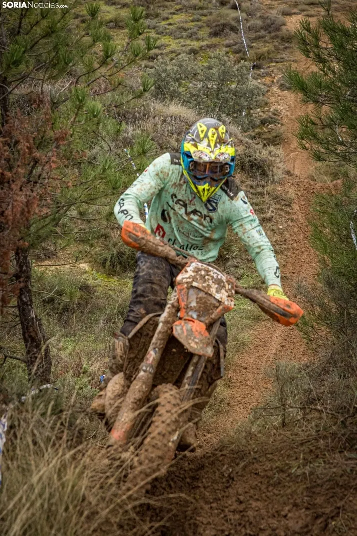 Fotos: Los mejores pilotos de Motocross de Castilla y Le&oacute;n demuestran sus habilidades en Tardelcuende