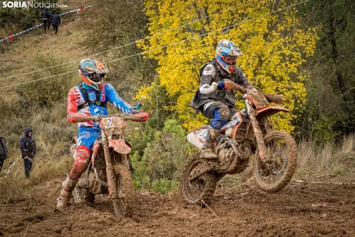 Fotos: Los mejores pilotos de Motocross de Castilla y Le&oacute;n demuestran sus habilidades en Tardelcuende