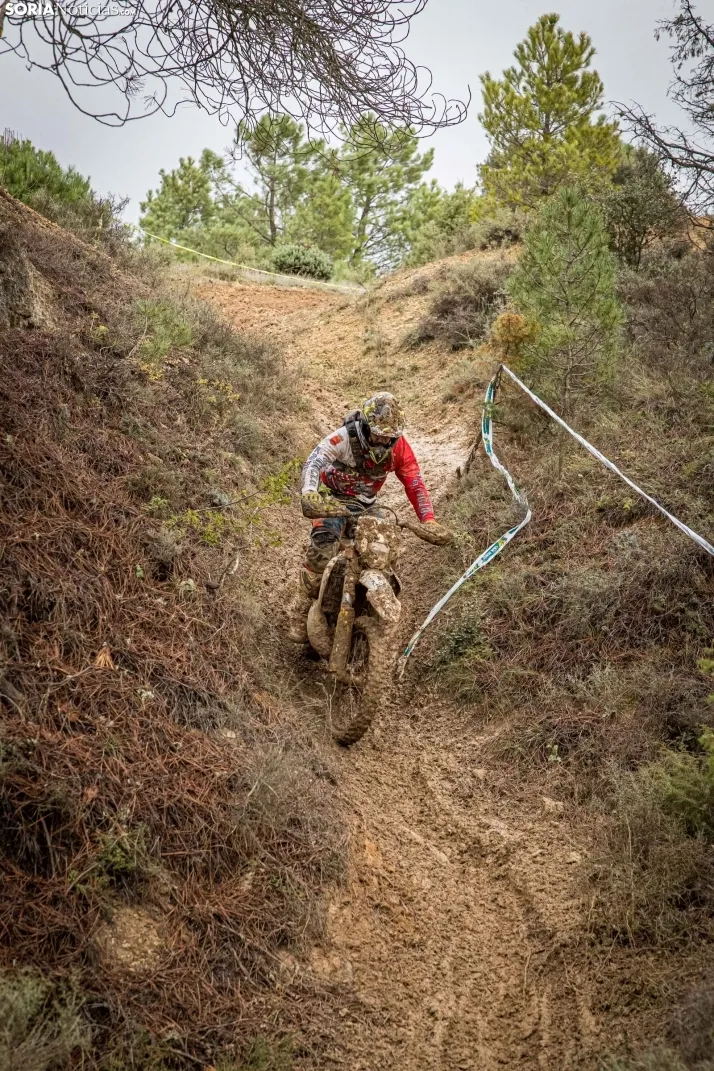 Fotos: Los mejores pilotos de Motocross de Castilla y Le&oacute;n demuestran sus habilidades en Tardelcuende