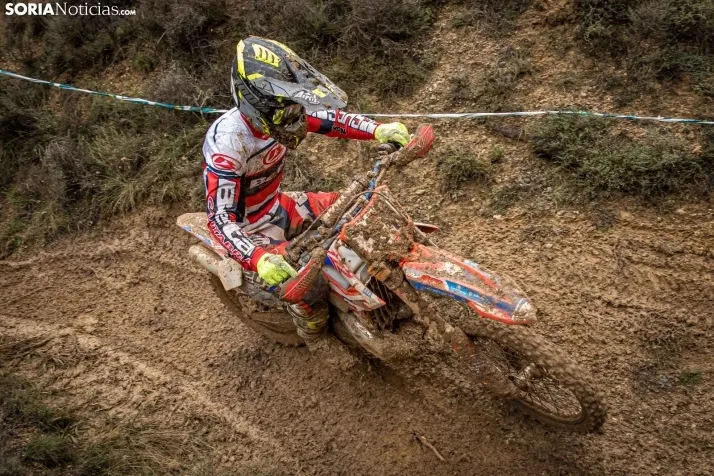Fotos: Los mejores pilotos de Motocross de Castilla y Le&oacute;n demuestran sus habilidades en Tardelcuende