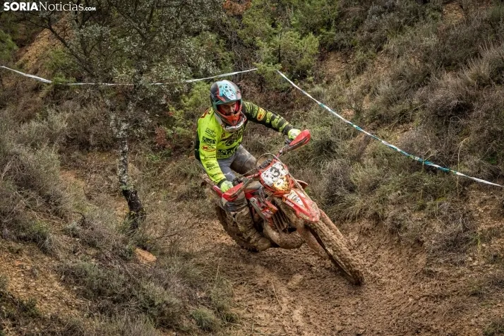 Fotos: Los mejores pilotos de Motocross de Castilla y Le&oacute;n demuestran sus habilidades en Tardelcuende