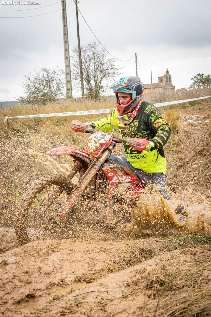 Fotos: Los mejores pilotos de Motocross de Castilla y Le&oacute;n demuestran sus habilidades en Tardelcuende