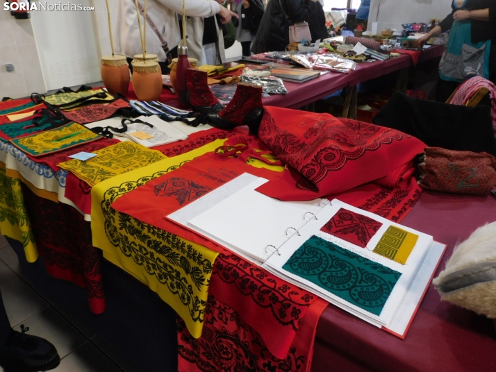 GALER&Iacute;A | La tradici&oacute;n de los trajes sorianos inunda el Mercado Municipal 