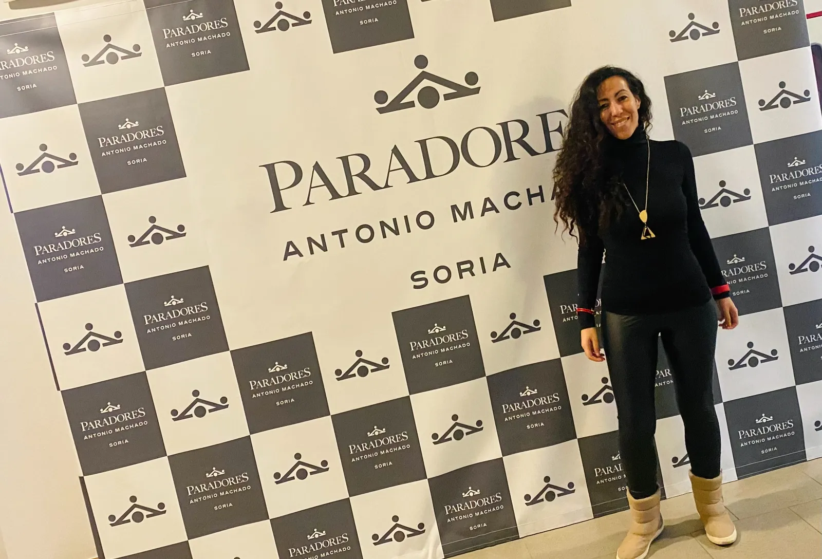 Foto 2 - Houda Bakkali presenta una exposici&oacute;n revolucionaria en el Parador de Soria