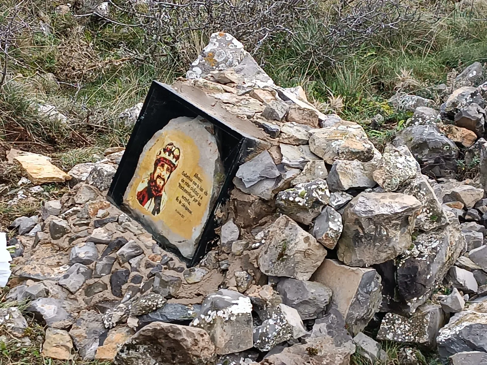 Foto 2 - 100 personas recuerdan a Alfonso de la Fuente en el cerro de San Juan