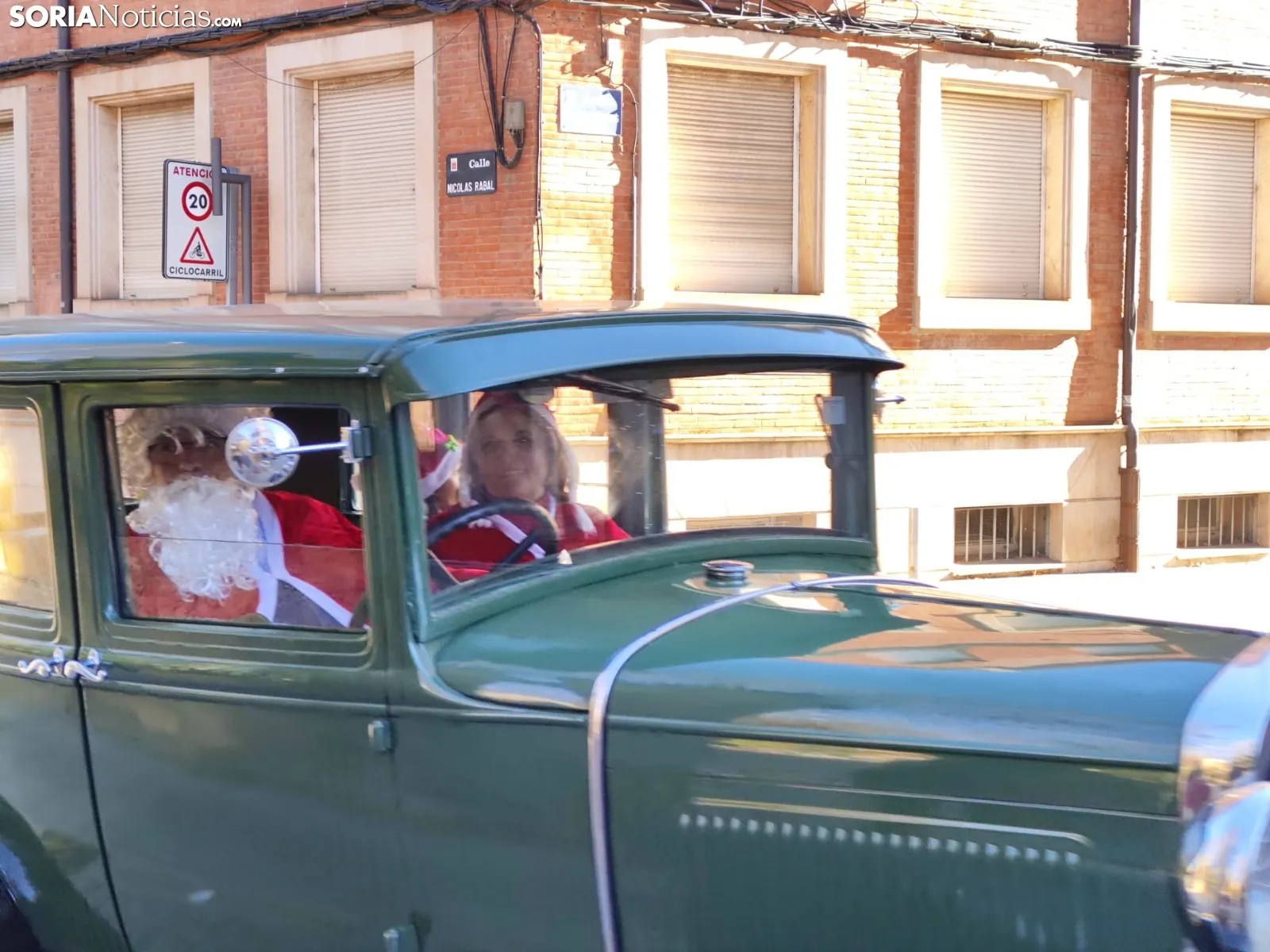 Foto 7 - Navidad y coches antiguos, s&iacute;ntoma de felicidad