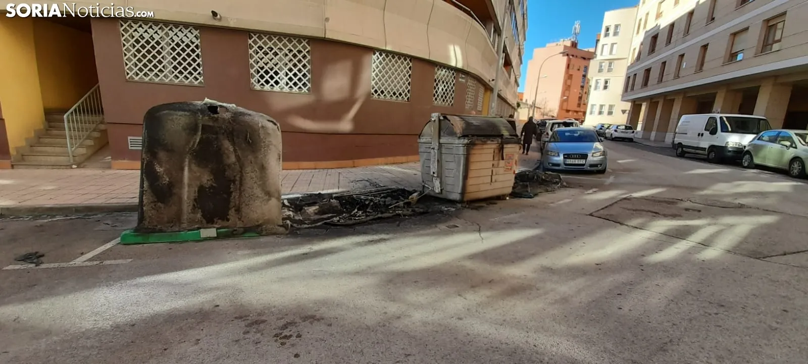 Foto 2 - Otra noche de vandalismo en Soria: vuelven a quemar tres contenedores