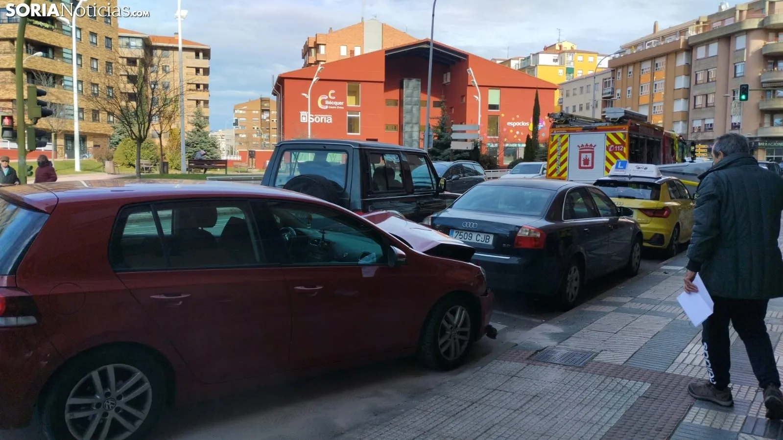 Foto 2 - Aparatoso golpe en la calle Almaz&aacute;n