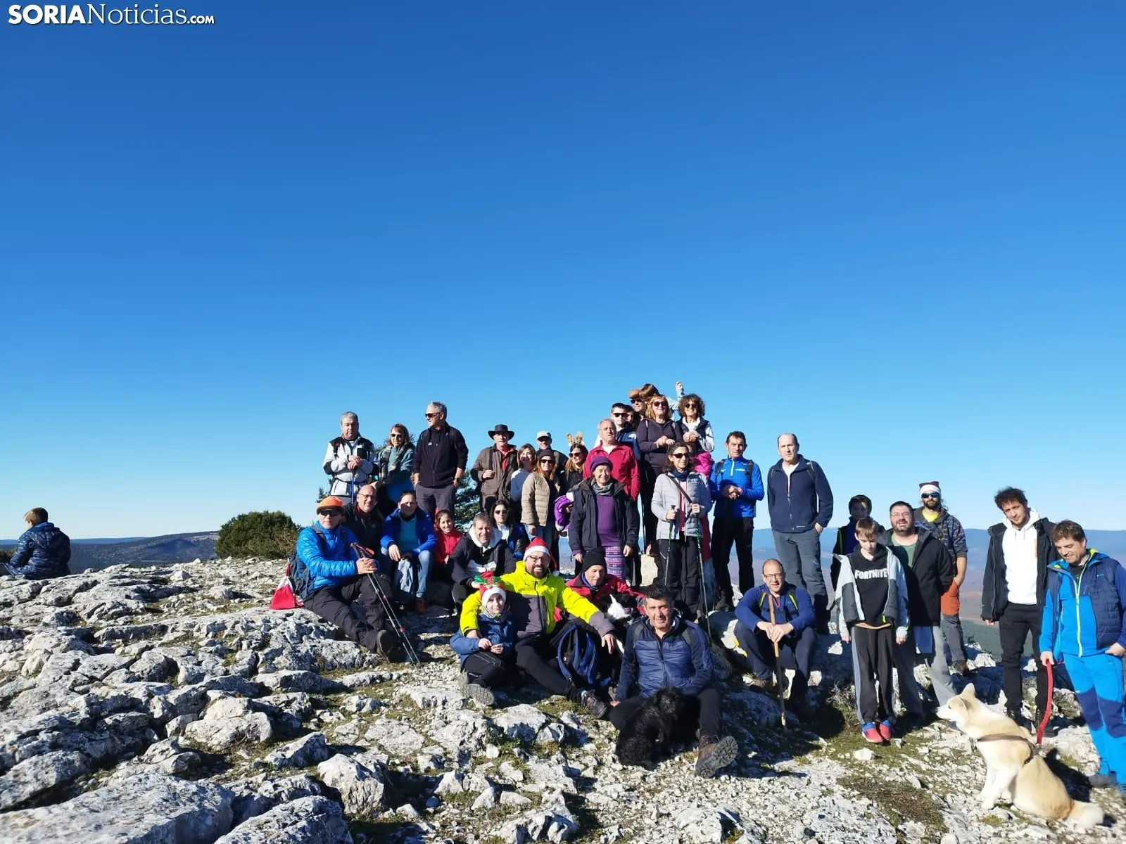 Foto 2 - El Pico Frentes ya cuenta con su bel&eacute;n en lo alto de la monta&ntilde;a