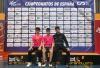 Miguel Pérez (ctro.) y Hugo Sanz, junto a su entrenador Carlos Palero, en el podio del Nacional sub15 en Granollers. /CVB