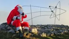 Foto 3 - 60 personas suben al Castillo de Espeja para colocar su tradicional bel&eacute;n 