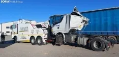 Foto 3 - Retirado el cami&oacute;n accidentado este lunes en la A-15