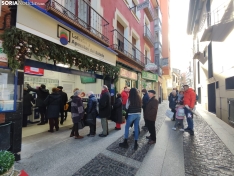 Foto 5 - Continúa la fiebre por la lotería en Soria: Largas filas para El Niño