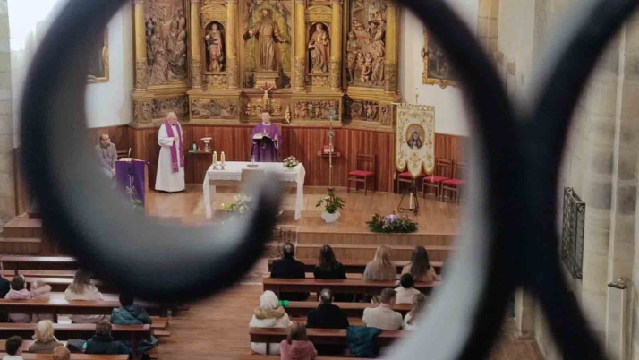 La cofradía de la Soledad da la bienvenida a la Navidad