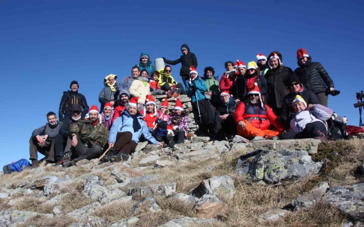 Los excursionistas participantes en el ascenso. 