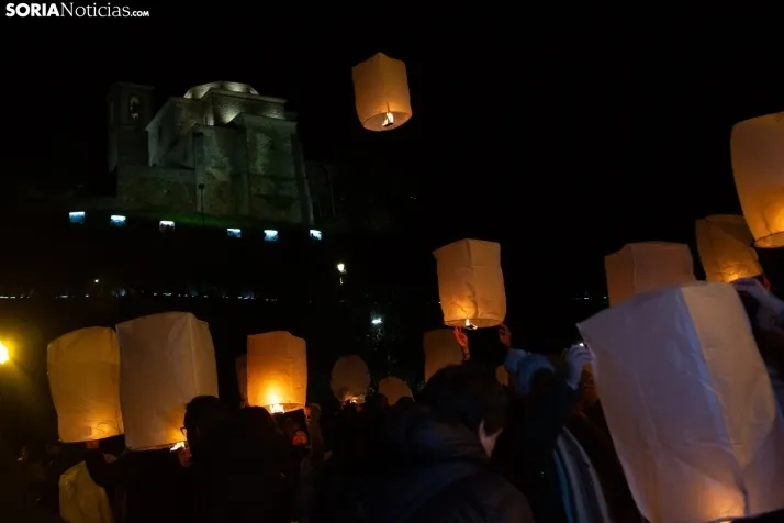 Suelta de farolillos en Oncala