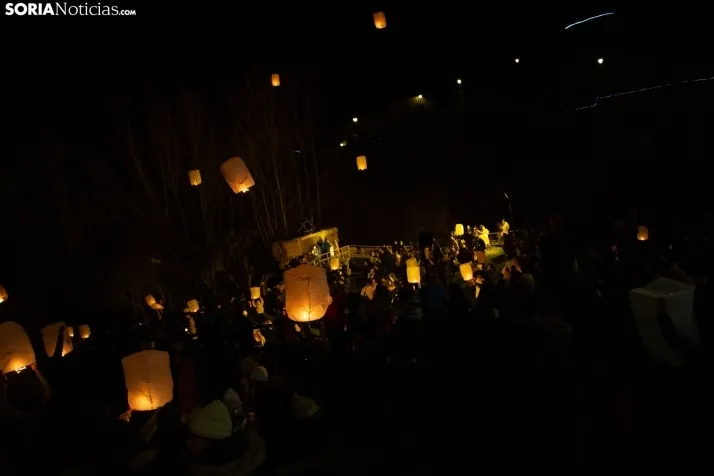 Suelta de farolillos en Oncala