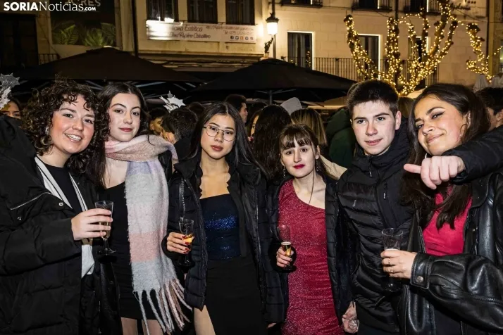 Fotos: Soria, entera, brinda por un buen 2024 en la Champanada de Nochevieja
