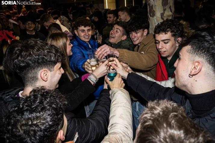 Fotos: Soria, entera, brinda por un buen 2024 en la Champanada de Nochevieja
