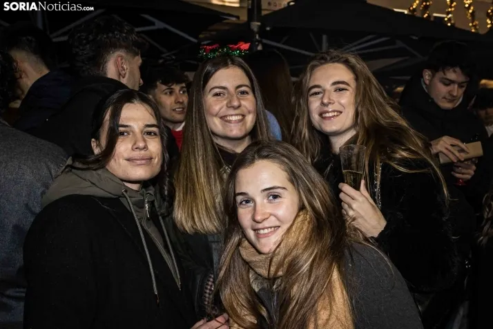 Fotos: Soria, entera, brinda por un buen 2024 en la Champanada de Nochevieja