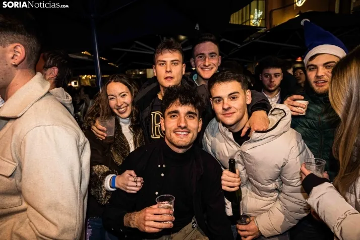 Fotos: Soria, entera, brinda por un buen 2024 en la Champanada de Nochevieja