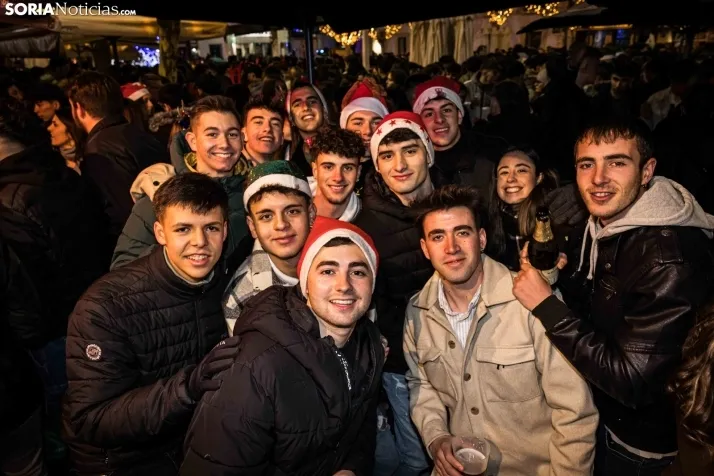 Fotos: Soria, entera, brinda por un buen 2024 en la Champanada de Nochevieja