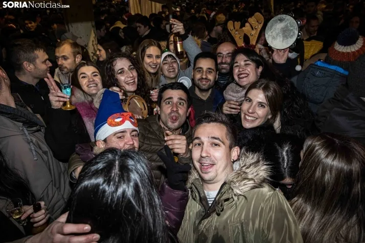 Fotos: Soria, entera, brinda por un buen 2024 en la Champanada de Nochevieja