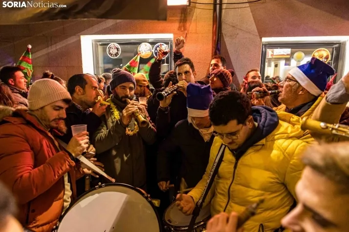 Fotos: Soria, entera, brinda por un buen 2024 en la Champanada de Nochevieja