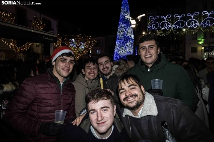 Fotos: Soria, entera, brinda por un buen 2024 en la Champanada de Nochevieja