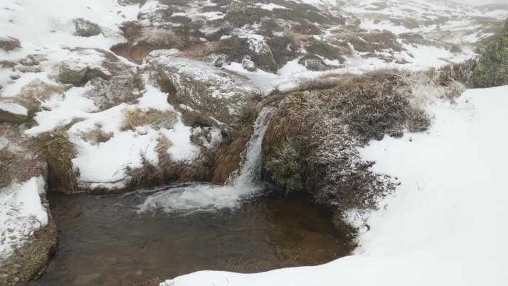Video: La nieve resiste en el nacimiento del Duero