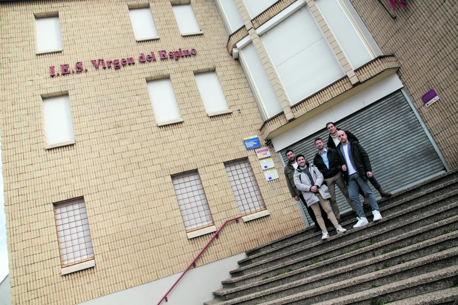 Algunos del grupo en el instituto de Secundaria Virgen del Espino de Soria.