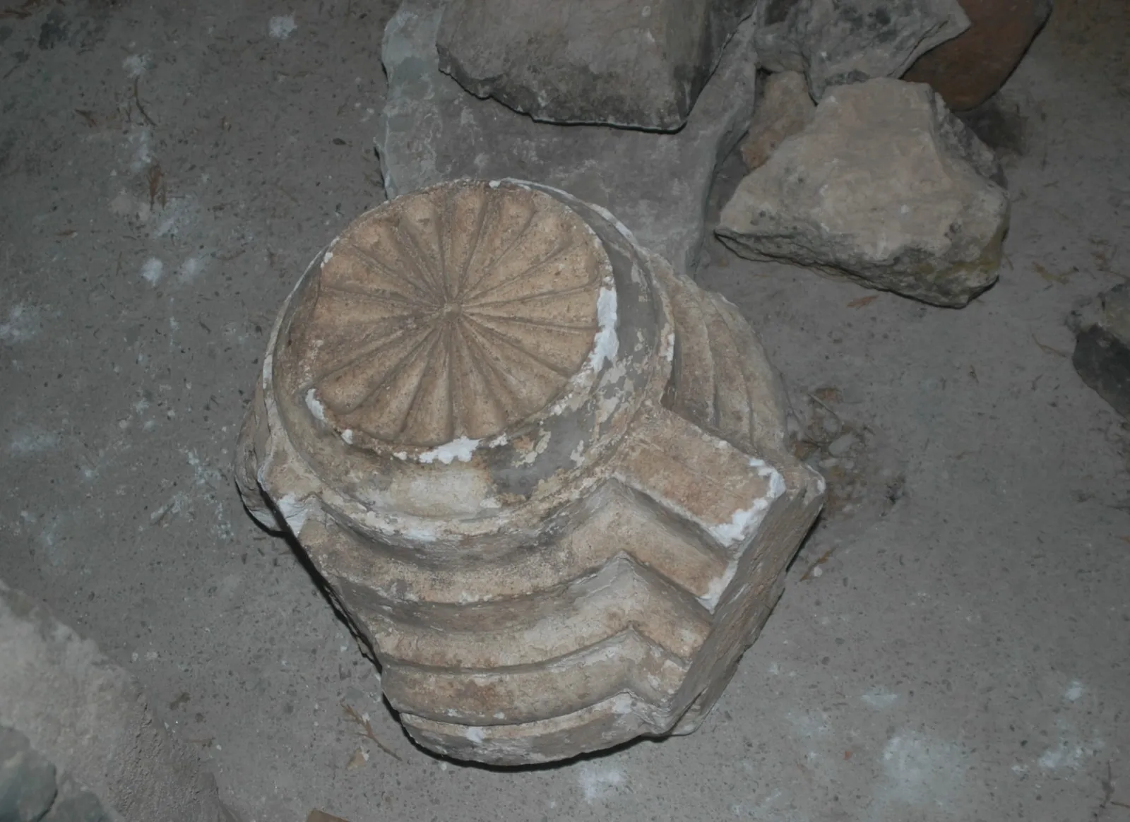 Foto 2 - Descubren que unas claves g&oacute;ticas de b&oacute;veda halladas en Barcebalejo fueron robadas en Burgos