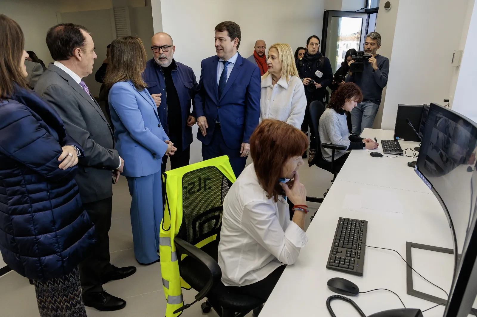 Foto 2 - Ma&ntilde;ueco visita la remodelada estaci&oacute;n de autobuses de Soria