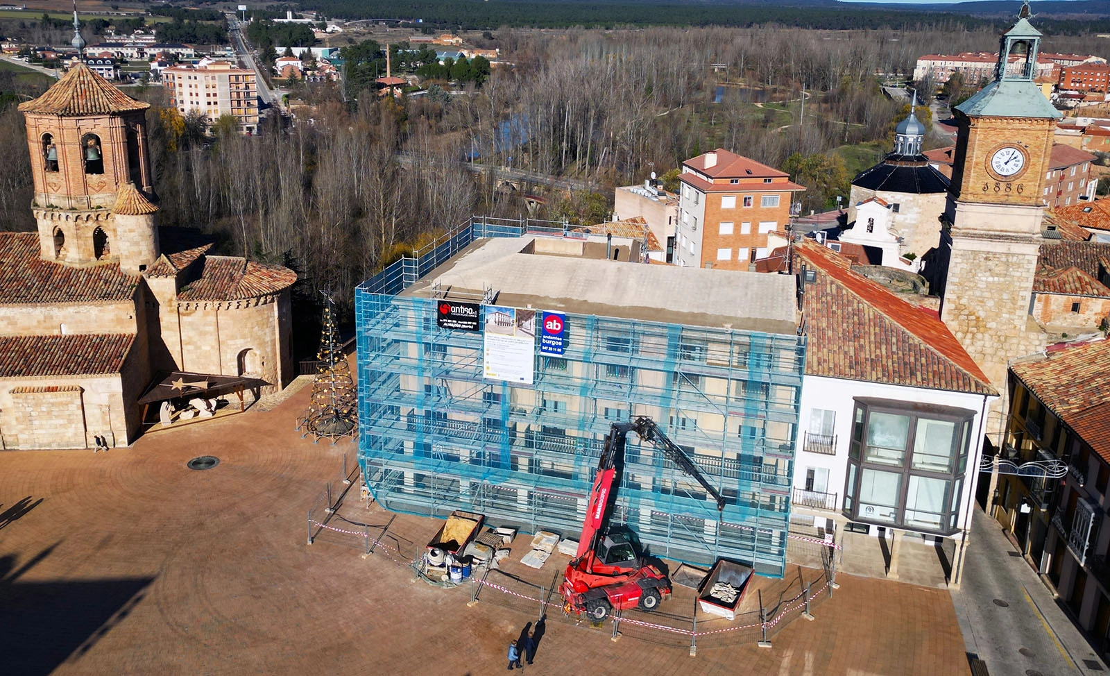  El Ayuntamiento de Almazán traslada la atención al público por obras
