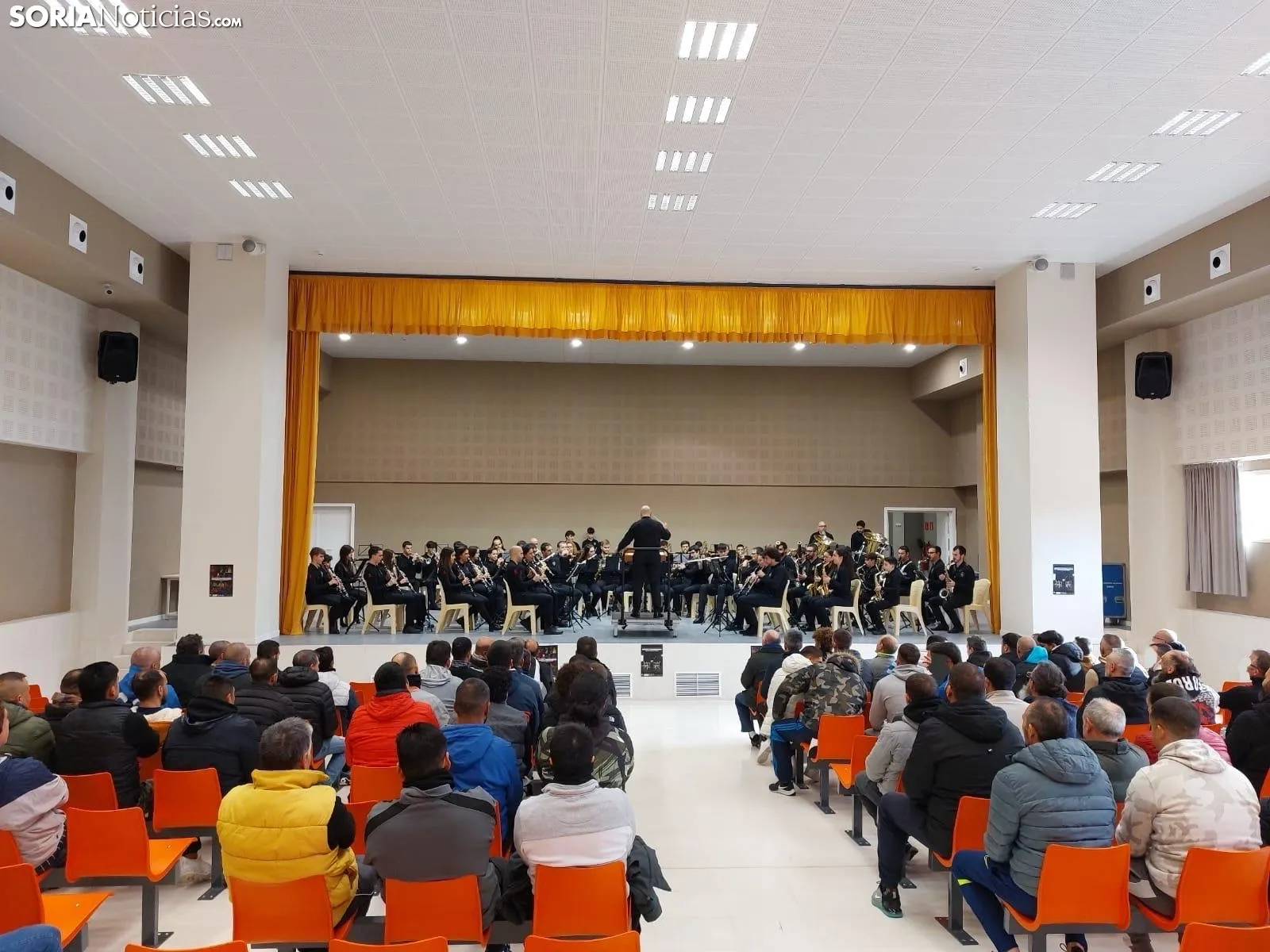 Foto 2 - 100 internos han disfrutado de un concierto de la Banda de M&uacute;sica de Soria en el Centro Penitenciario