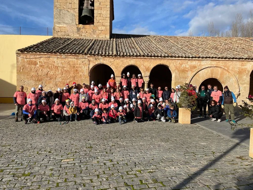 Foto 2 - M&aacute;s de 120 personas realizan la tradicional ruta de Pe&ntilde;alba a San Esteban
