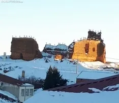 Cigüeñas en el castillo de Serón de Nágima. /Paz Martínez, Luisfer Cotela y Diego Martínez