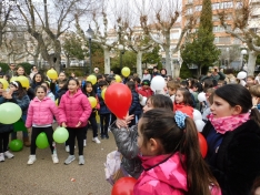 Foto 21 - 200 alumnos viven &lsquo;Juntos por la paz mundial&rsquo; un d&iacute;a de baile y color 